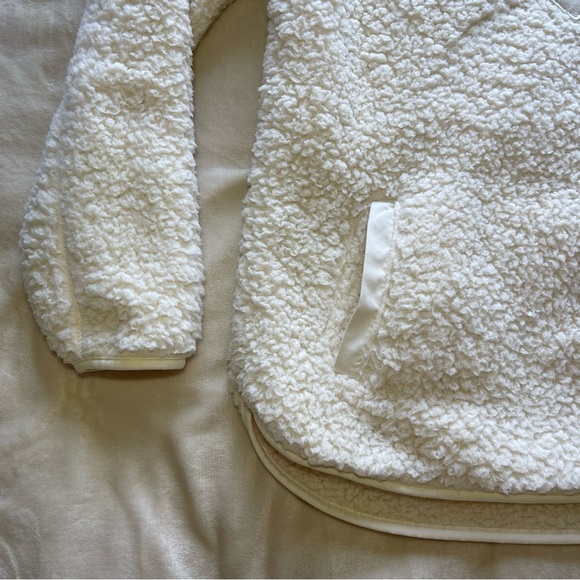 Cream Sherpa Pullover size Medium - Picture 6 of 14